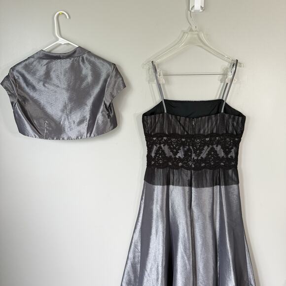 Milla Bell Prom Dress Gray Silver Black Lace Vampy Goth Gown Size 8 Fit Flare - Picture 6 of 9